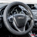 ΚΑΛΥΜΜΑ ΤΙΜΟΝΙΟΥ ΑΠΟ ΤΕΧΝΟΔΕΡΜΑ 37-39CM SWC-48-M ΣΕ ΜΑΥΡΟ ΧΡΩΜΑ ΜΕ ΜΑΥΡΕΣ ΡΑΦΕΣ AMIO - 1 ΤΕΜ. Διάμετρος 37-39 cm