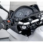 Βάση Στήριξης Κινητού Belt της σειράς Optiline για Τιμόνι Μηχανής ή Ποδηλάτου με διάμετρο από 15 mm έως 40 mm, ρυθμιζόμενο ιμάντα δέσης (λουρί) με πεταλούδα και σύστημα Duolock, συμβατή με Θήκες ή Αντάπτορες Κινητού Optiline Ποδήλατο