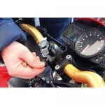 Βάση Στήριξης Κινητού Belt της σειράς Optiline για Τιμόνι Μηχανής ή Ποδηλάτου με διάμετρο από 15 mm έως 40 mm, ρυθμιζόμενο ιμάντα δέσης (λουρί) με πεταλούδα και σύστημα Duolock, συμβατή με Θήκες ή Αντάπτορες Κινητού Optiline Ποδήλατο