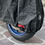 ΚΟΥΚΟΥΛΑ ΜΗΧΑΝΗΣ ΜΕ ΖΕΛΑΤΙΝΗ (ΑΝΕΜΟΘΡΑΥΣΤΗ) ΚΑΙ ΜΠΑΓΚΑΖΙΕΡΑ COVERLUX PLUS (XL) 246 Χ 104 Χ 148 cm Κουκούλες Μηχανής